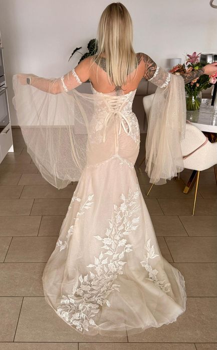 Sprzedam suknię ślubną z salonu  LE  Mariage   w  Bytomiu