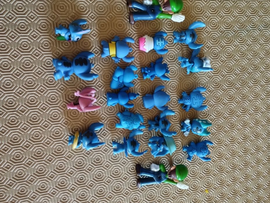 22 Bonecos miniaturas da Stitch