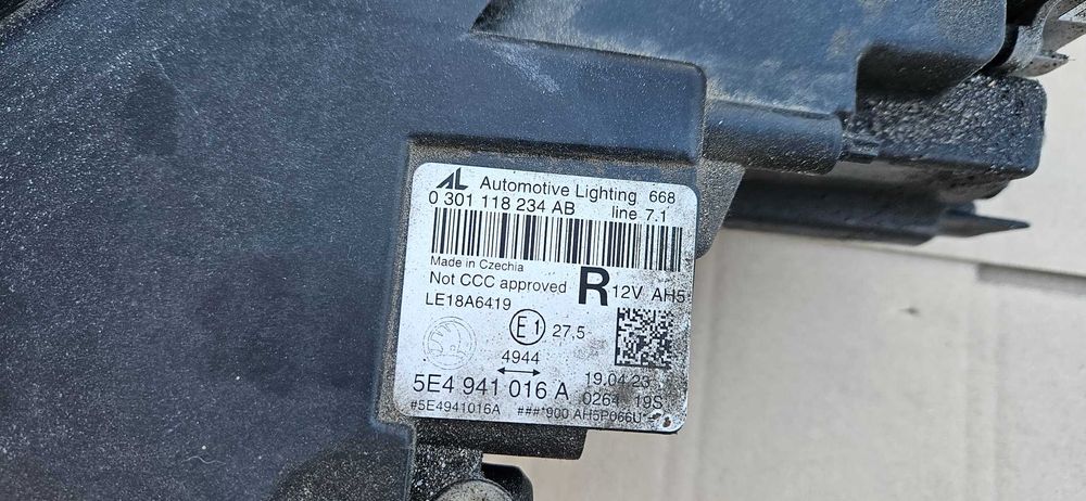 Lampa reflektor prawy przód Skoda Octavia IV Full LED Oryginał Eu