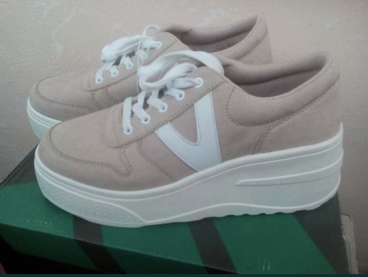 Нові жіночі кеди, кросівки, кріпери бренду VOX.