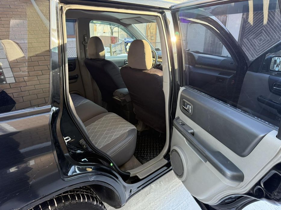 Не спешно машина вся в рідні