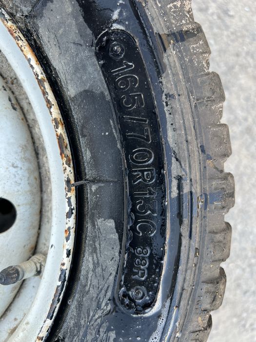 Pneus cardados com jantes 13