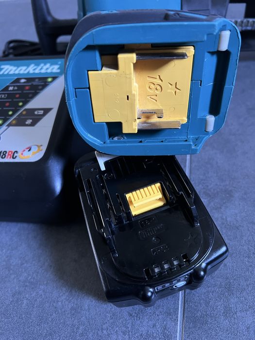 Акум. Пістолет для герметика Makita DCG 180