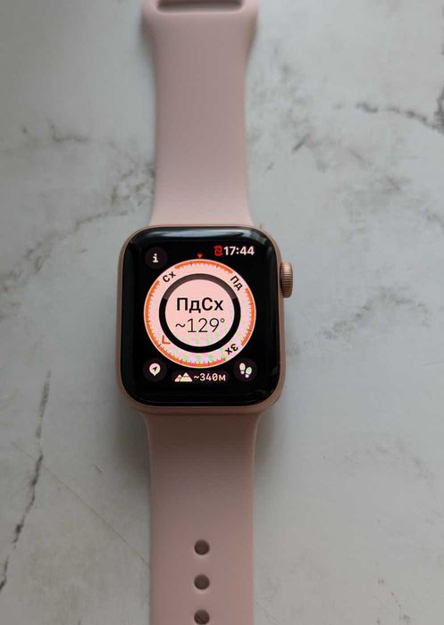 Без подряпин гарні Apple Watch SE 40 Gold в оригінальному стані