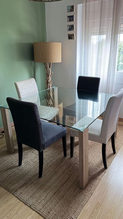 Mesa de Vidro e cadeiras