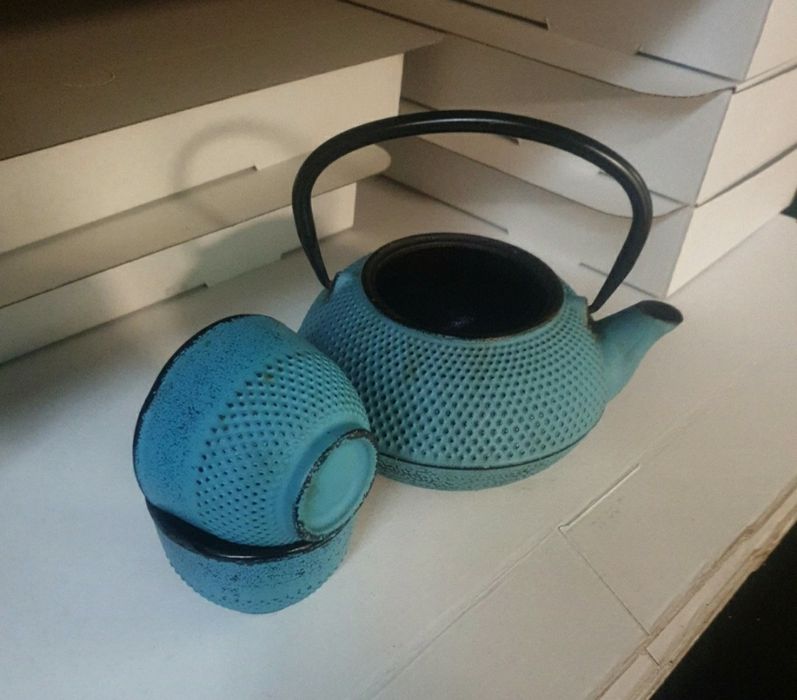 Żeliwny imbryk turkusowy