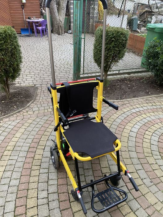 Сходовий електро підйомник для інвалідів