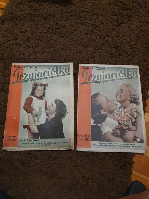Dwa egzemplarze tygodnika Przyjaciółka, rok 1952