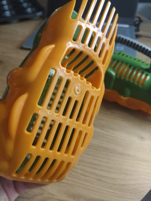 Zbieraczka do jagód plastikowa dla dzieci żabka