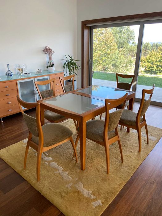 Mobília para Sala de Jantar - Mesa + 6 Cadeiras + Aparador