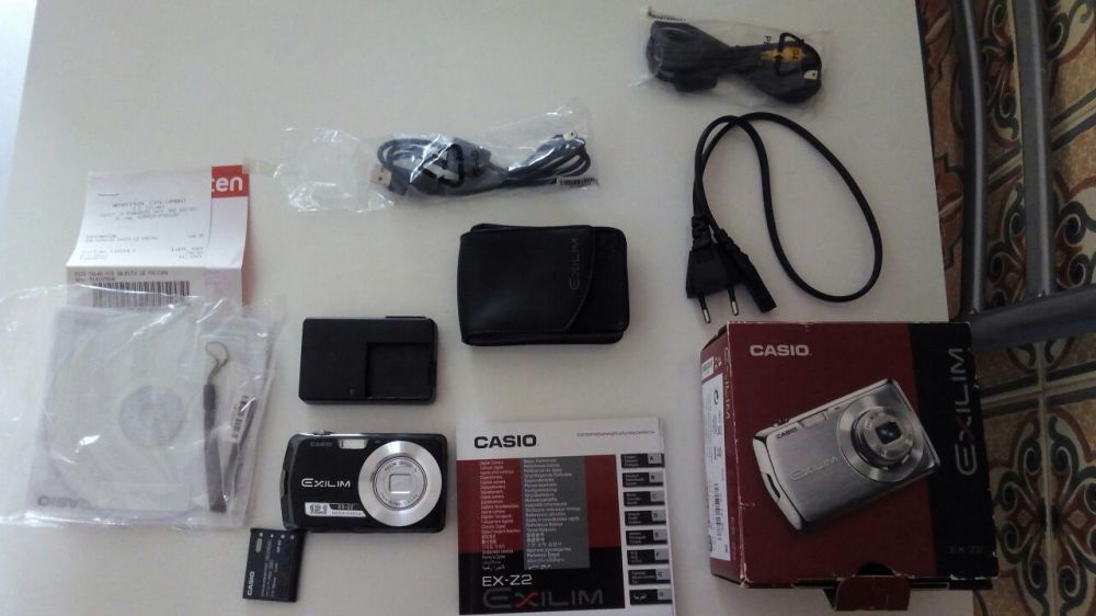 Máquina fotografica Casio Exilim ex-z2 na caixa com todos acessorios