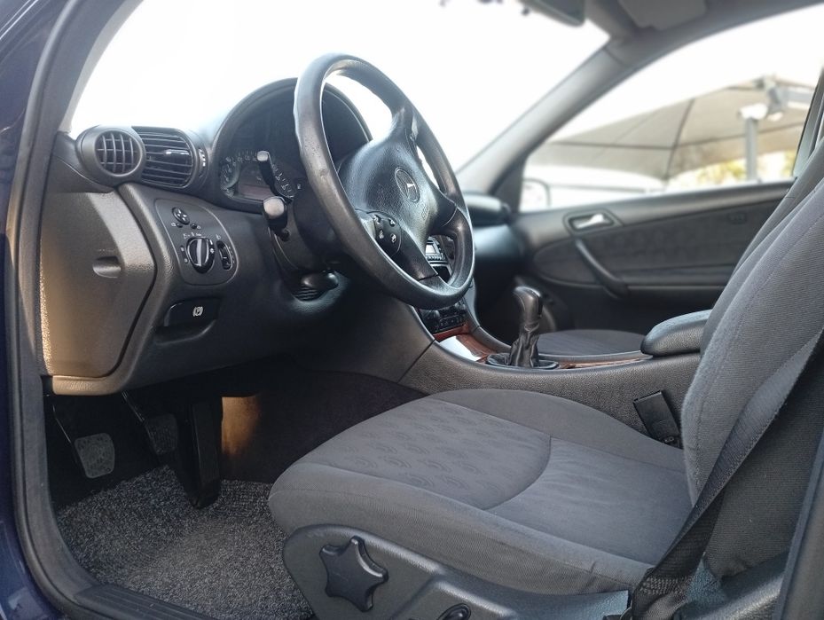 Mercedes-Benz C 220 — fotografia 8