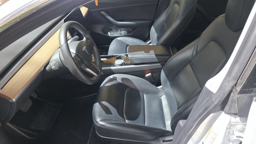 Tesla standard range 325cv