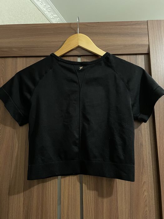 Спортивна футболка