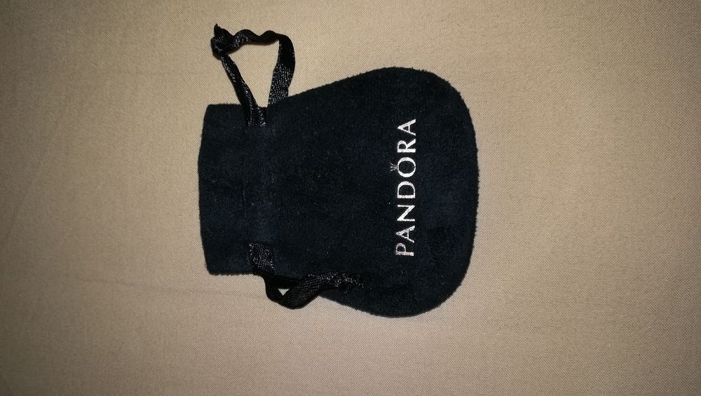 Pandora - Saquinho preto de veludo