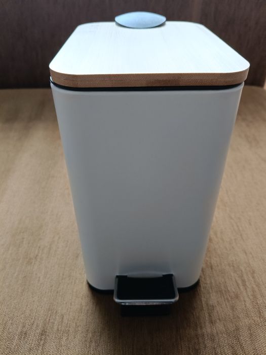 Kosz na śmieci biały