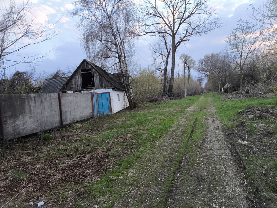 Будинок з землёю