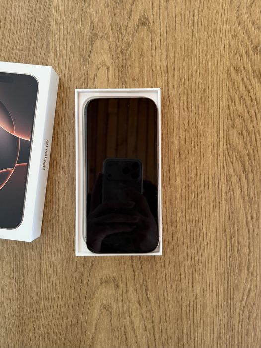 iPhone 16 Pro 128GB Dourado – Como Novo, Sem Riscos + Carregador Novo