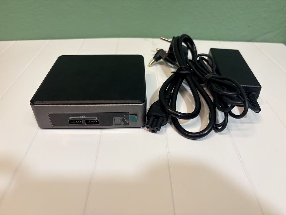 Mini PC komputer Intel NUC NUC7i3DNKE
