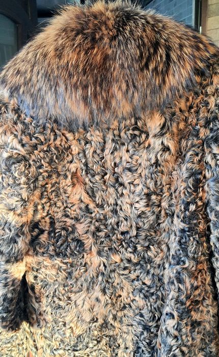 Натуральная шуба гарному стані