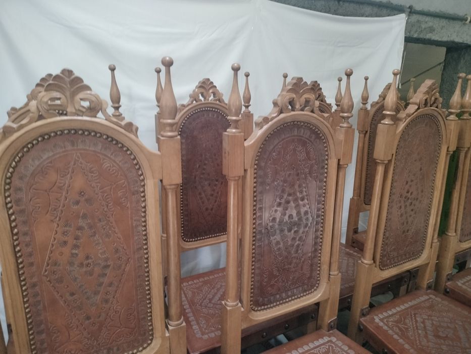 Conjunto de 8 cadeiras de couro/cabedal/pele