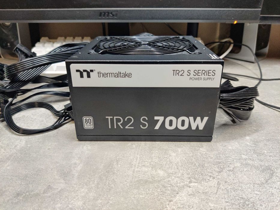 Thermaltake TR2 S 700W | 80 PLUS | На пломбі