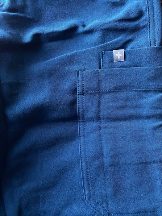 Новий медичний костюм figs