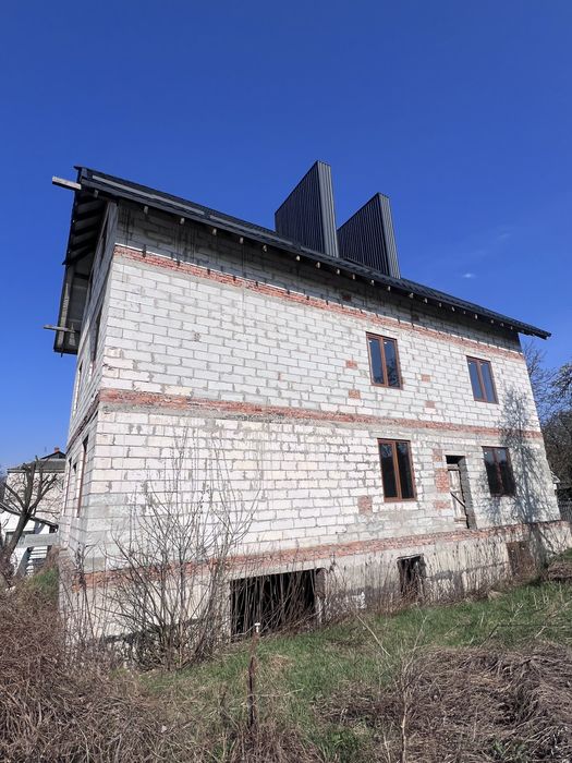 Продам будинок в центрі міста
