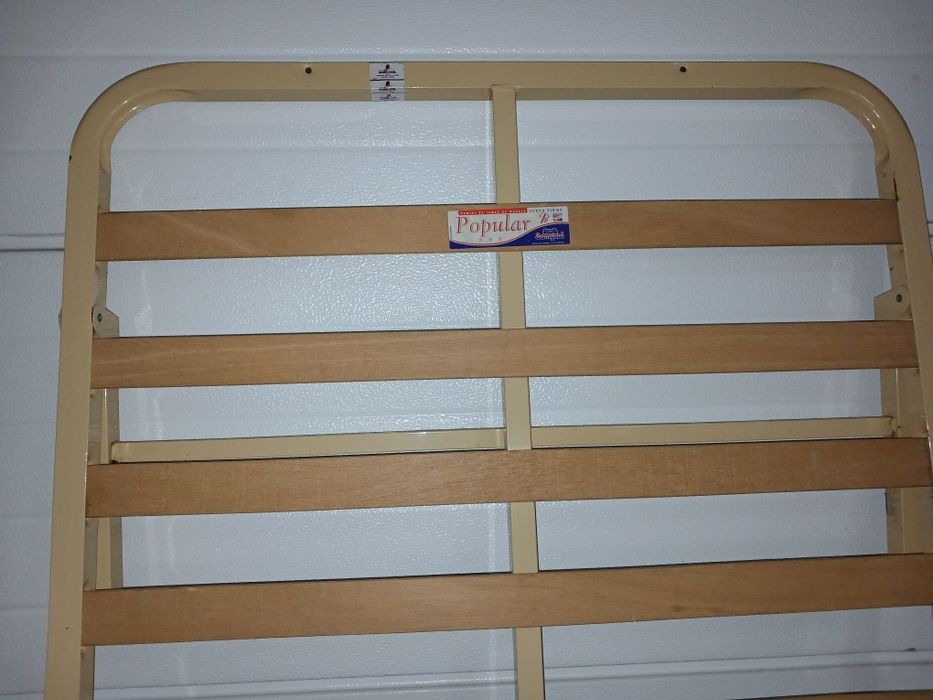 Estrado solteiro com pernas dobráveis 190x90 -Desocupar