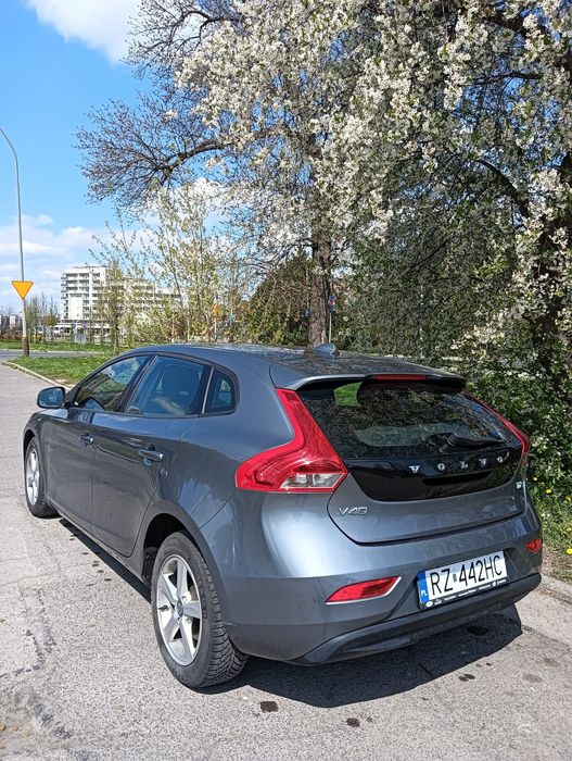 Volvo V40 T2 2015