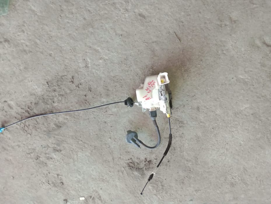 Fechadura esquerda audi A1 2010
