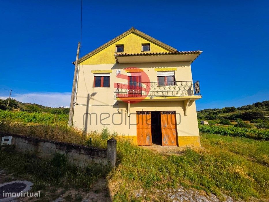 Moradia T4 C/ Garagem E Terreno