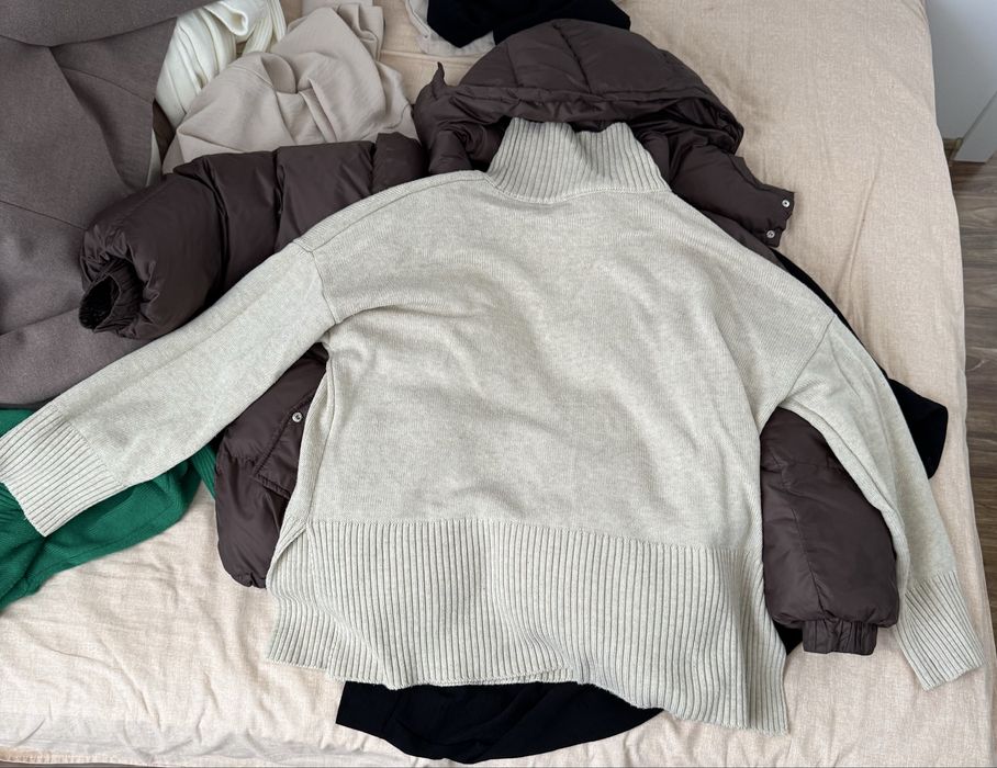 Свитер зеленый и бежевый