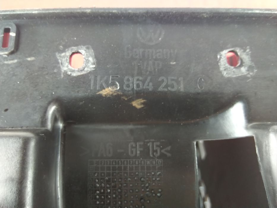 Apoio de Braço - 1K5864251 / 1K5864251C - VW GOLF VI (5K1)