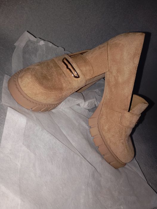 Buty damskie eleganckie mokasyny na obcasie 41