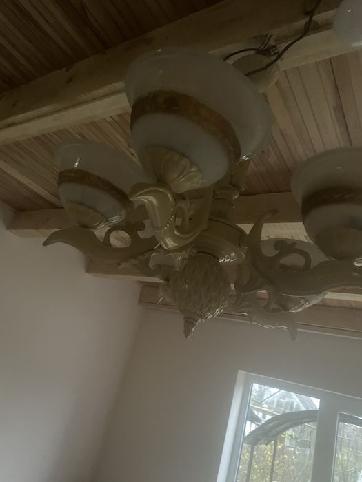 Люстра в хорошому стані