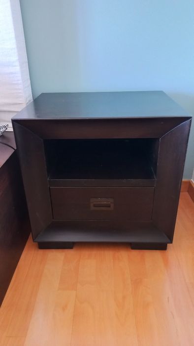 Mesa cabeceira com gaveta