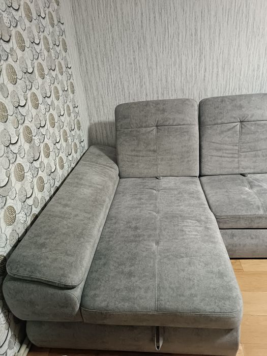 Диван кутовий в гарному стані