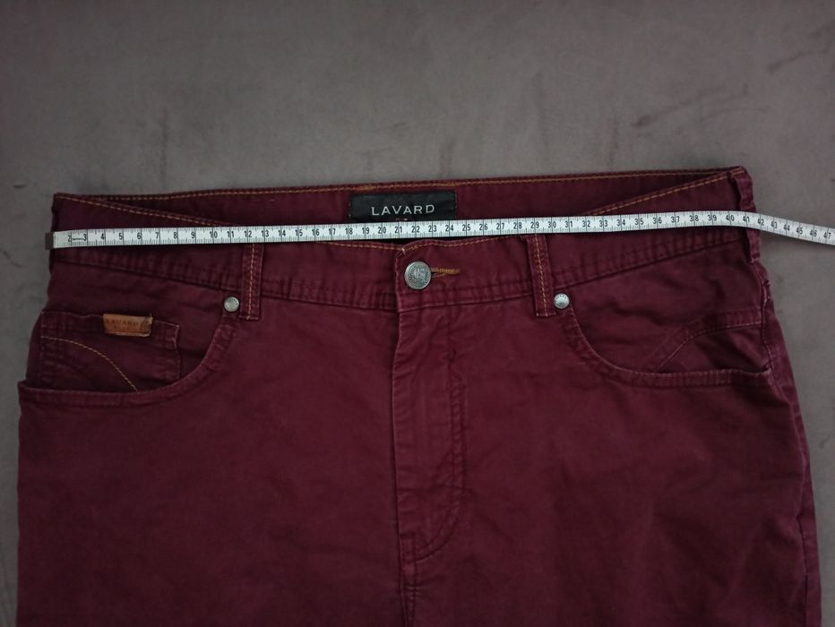 Spodnie chinos marki Lavard