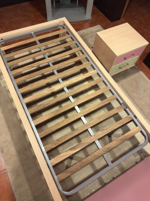 Cama + Estrado + Mesa de Cabeceira