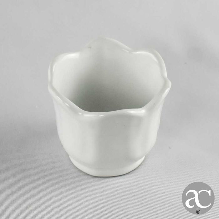 Conjunto de 5 pequenos vasos em cerâmica branca