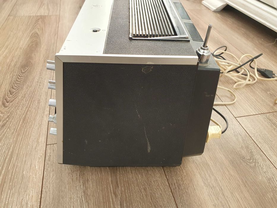 Stary zabytkowy telewizor z radiem National TR-339 EU (Panasonic)