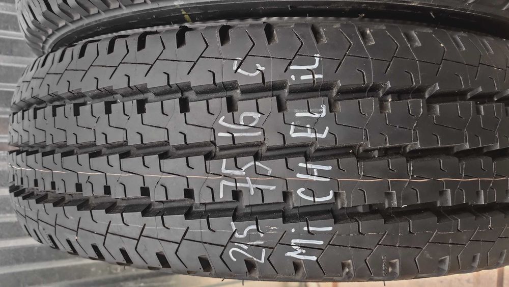 Шини 215/75R16C Michelin. Всесезонні. Франція с