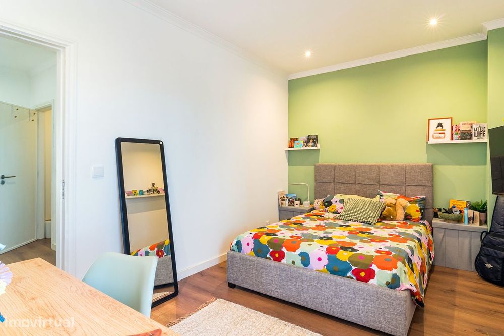 Apartamento T3 em Massamá Norte com terraço