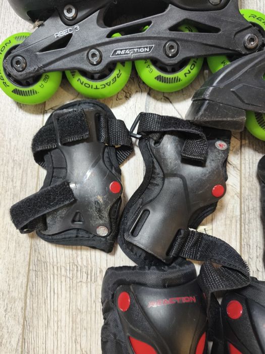 Ролики для хлопця з захистом.