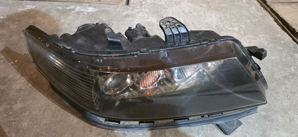 Передня права фара Honda Accord 7