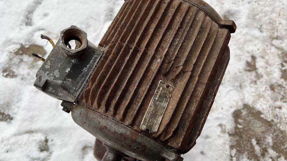 Двигун асинхронний 3 фазний (підійде під генератор)