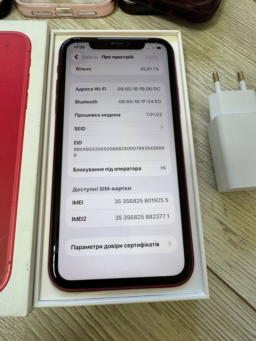 iPhone 11 64GB ідеальний стан з 4 чохлами та зарядкою