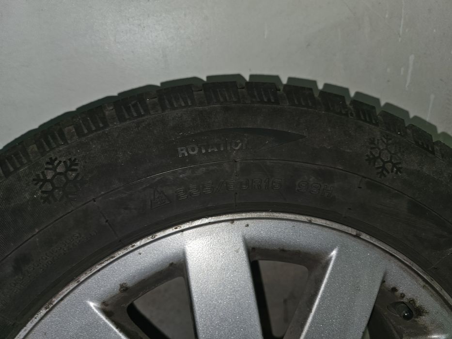 Opony zimowe 225/60 R16 lub same felgi lub komplet