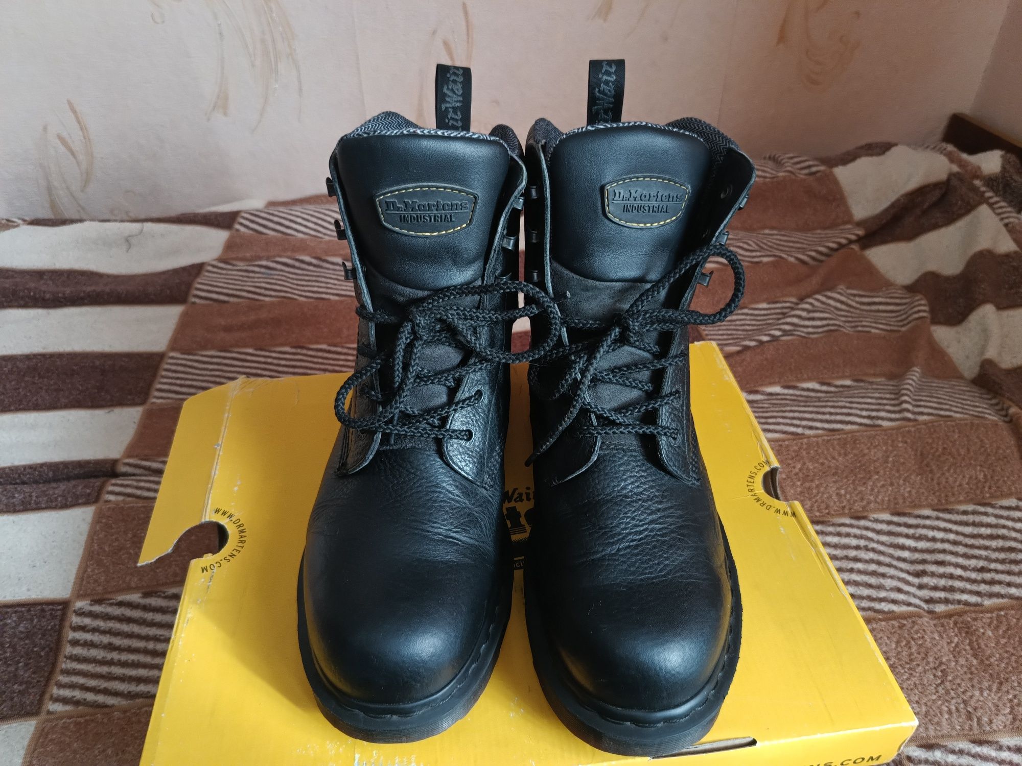 Dr martens calshott sales